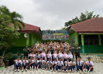SRIGERNAS, Kapten Inf Harpian Sari selaku Pembina Upacara Bendera di SMPN 07 Kotabumi
