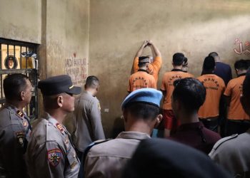 Cek Ruang Tahanan, Plh Kapolres Tulang Bawang Barat Tekankan Jaga Kebersihan dan Kesehatan