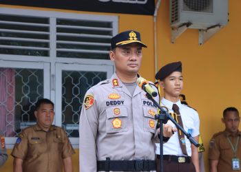 Sabet Juara Umum Piala Bergilir Lomba Gema Islami se-Provinsi Lampung, Kapolres Lampura Serahkan Piala Penghargaan Kepada Siswa SMA Kemala Bhayangkari