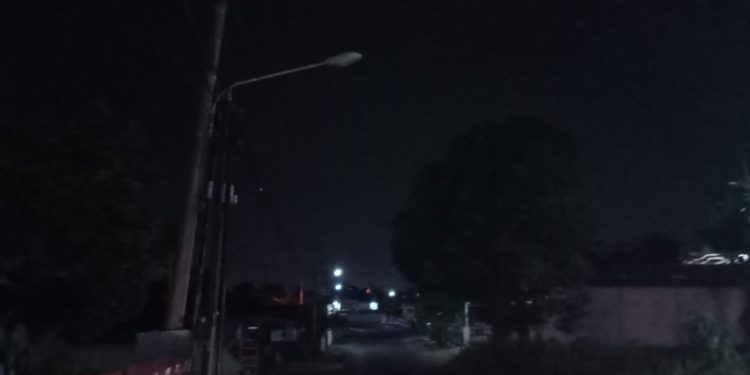 Lampu Penerangan Jalan Kapten Mustofa di Beberapa Titik Mati,Peran Distako di Pertanyakan