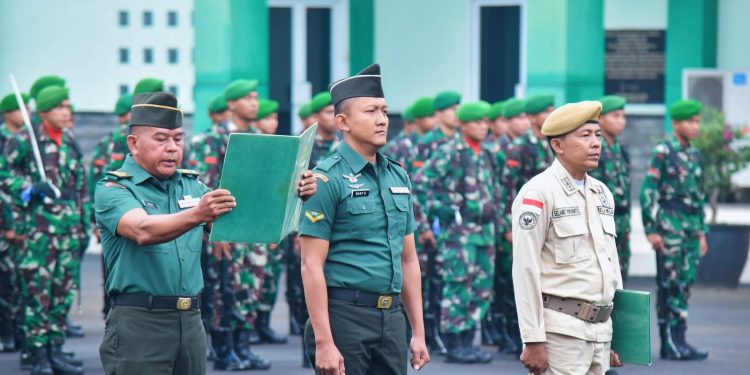 Prajurit dan PNS Korem 043/Gatam Ikuti Upacara Bulanan untuk Tingkatkan Disiplin dan Akuntabilitas