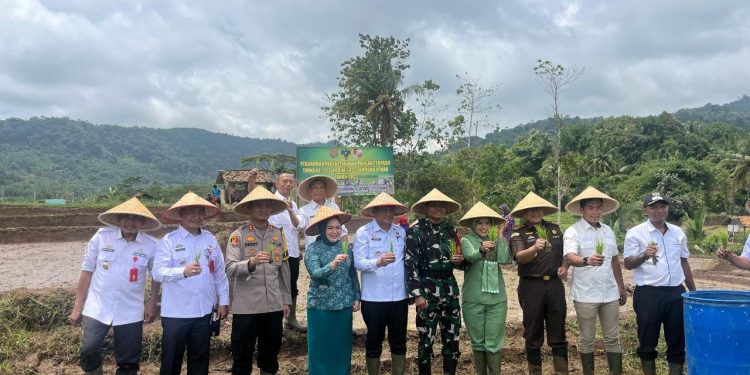 Kapolres Lampung Utara Hadiri Upacara Pembukaan TMMD ke-123 Kodim 0412/LU