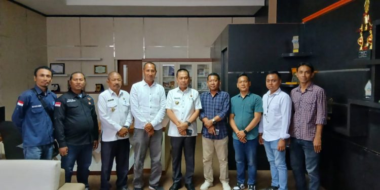 PJ. SEKDA Tulang Bawang Barat Terima Audiensi Organisasi Komite Wartawan Indonesia Perjuangan (KWIP)