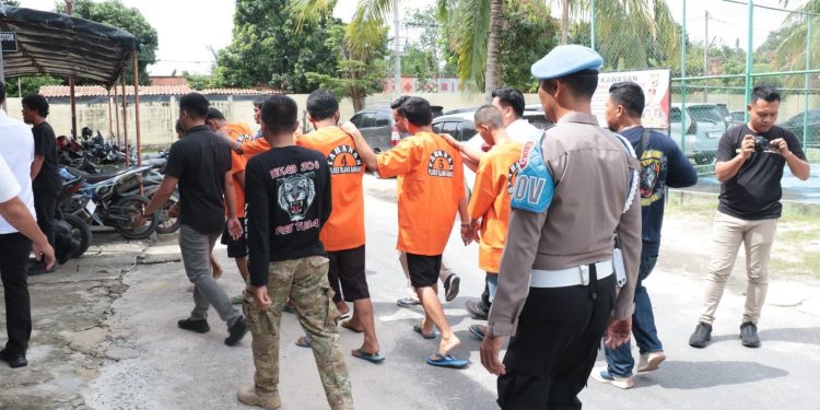 Lima Pelaku Spesialis Curat Kabel PLN Yang Ditangkap Semuanya Positif Narkoba, Kompol David: Dua Pucuk Senpi Ilegal Turut Disita