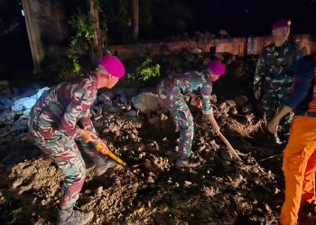 “AKSI CEPAT TANGGAP, PLETON SIAGA BENCANA ALAM PRAJURIT YONIF 7 MARINIR/AJABRA”