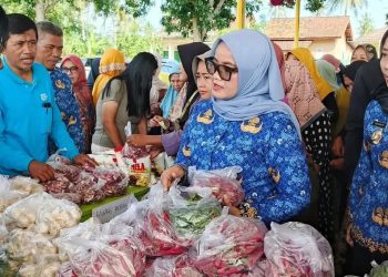 Operasi Pasar Murah Marga Sekampung Bupati Ela, Apresiasi Antusias Masyarakat Yang Hadir