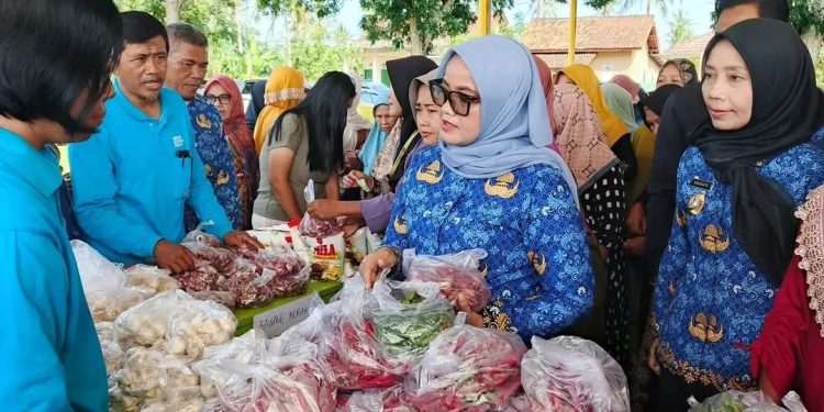 Operasi Pasar Murah Marga Sekampung Bupati Ela, Apresiasi Antusias Masyarakat Yang Hadir