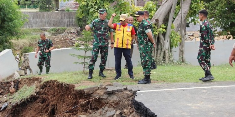 TNI AD Respon Cepat Buka Akses Jalan, Bangun Jembatan di Kemang Pratama