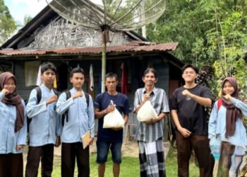 Ratusan Pelajar SMA Negri 1 Kota Agung Tanggamus, Bagikan Paket Sembako