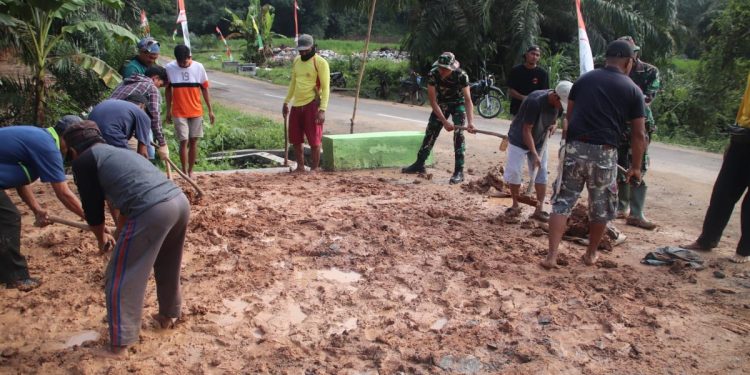 Pembangunan Jalan Lingkar TMMD ke 123 Kodim 0412/LU di Desa Subik dilakukan Perapian