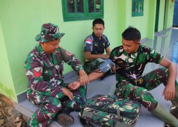 Tim Kesehatan TMMD Kodim 0412/LU berikan Pelayanan Kesehatan Terhadap Anggota Satgas dan Warga