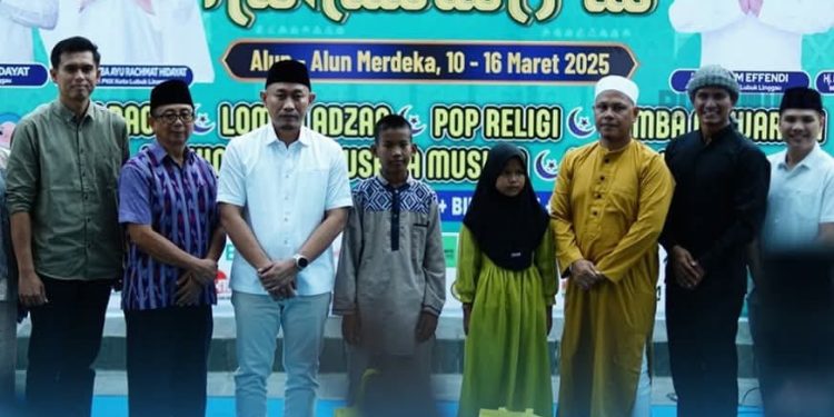 Wali Kota Rachmat Hidayat  Tutup Festival Ramadhan Fair 2025 di Alun-Alun Merdeka Lubuklinggau