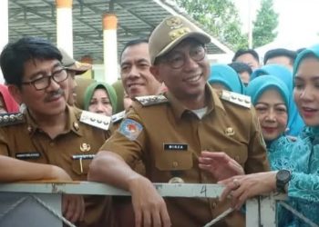 Bupati dan Wakil Bupati LU Dampingin Gubernur Lampung Berikan Bantuan Sembako