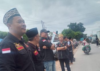 Ketua DPC GRIB Jaya Kota Metro Bagikan Takjil