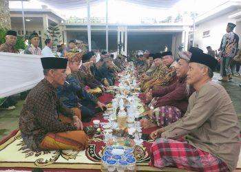 Ansori Sabak Menggelar Pengangkenan Aling Sebagai Anak Secara Adat