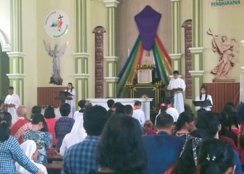 Umat Katolik Kotabumi Mengikuti Ibadah Jumat Agung di Gereja Kabar Gembira