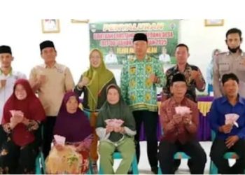 Peratin Pekon Padang Salurkan BLT – DD Tahap 1 Tahun 2025