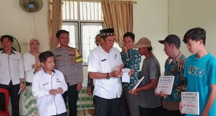 Peratin Pekon Walur, Salurkan BLT-DD Kepada 5 KPM