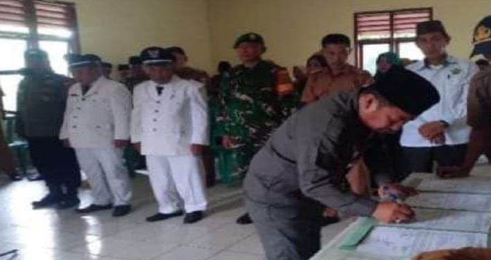 Jabatan Peratin  Pekon Way Tias Diserah-terimakan