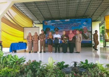 Hamartoni Ahadis Membuka Secara Resmi Bimtek Membaca Nyaring