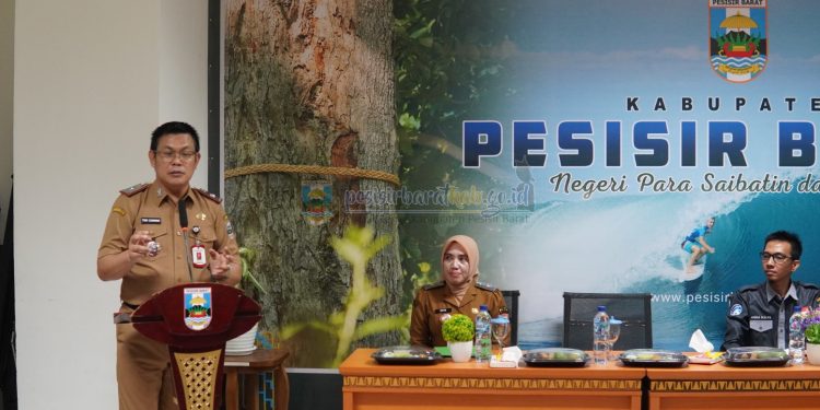 Sekda Pesibar Membuka Secara Resmi Kegiatan Kepemimpinan Kepemudaan