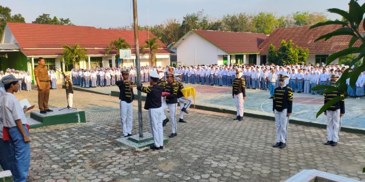 MPLS SMA Negeri 4 Kotabumi Resmi Dibuka, Plt. Kepsek Apresiasi 8 Alumni Lolos TNI